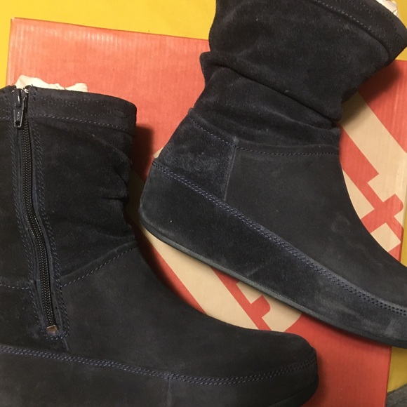 **SOLD**FitFlop Tall Navy Suede Crush Boot Women's Size 7, but Fits Like a 7/8 - Picture 7 of 11
